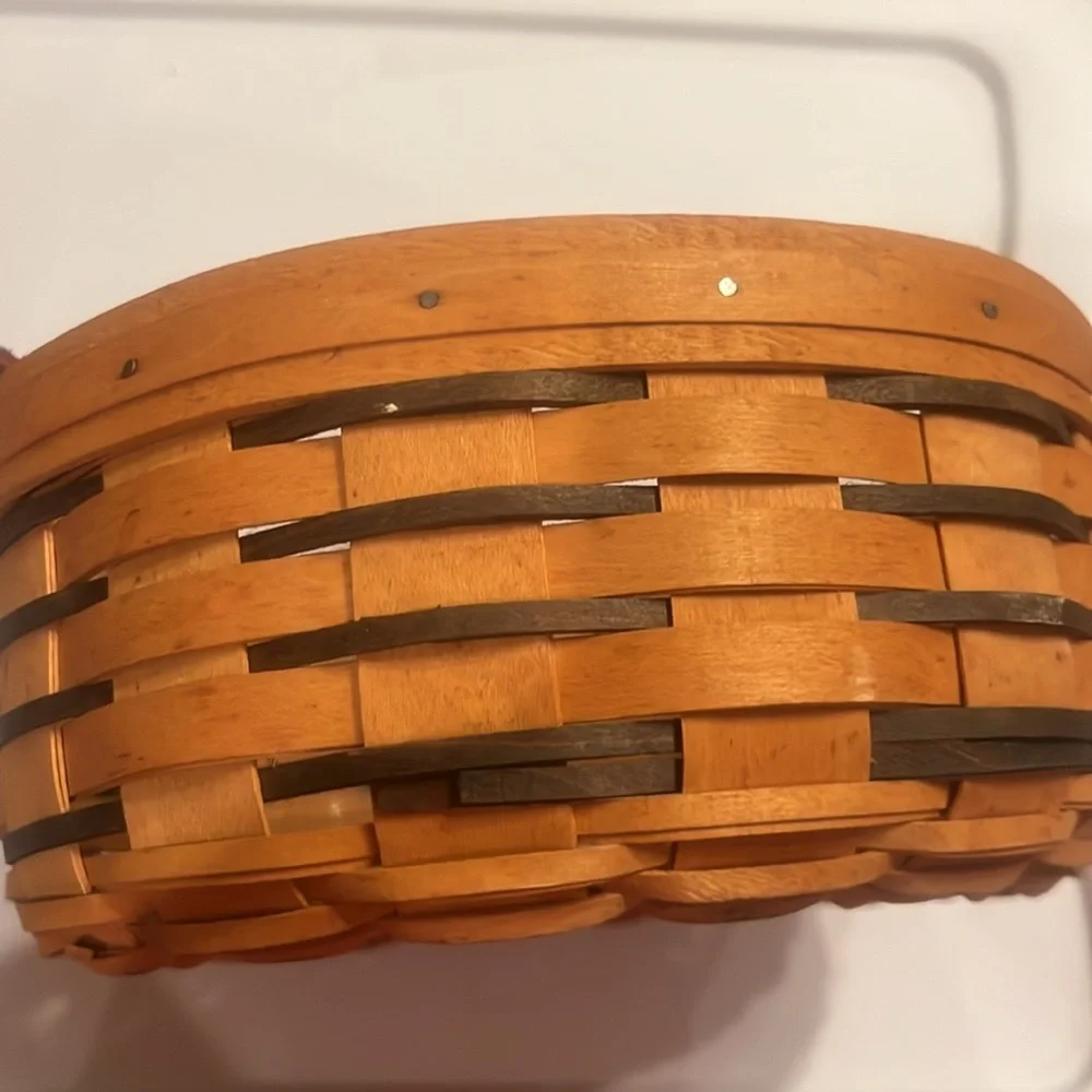 Longaberger basket 1998 round with plastic liner EUC